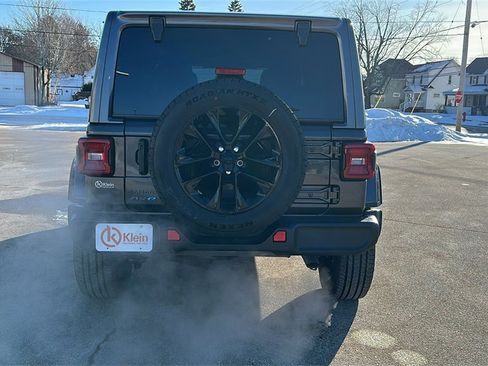 Used 2025 Jeep Wrangler Unlimited Sahara image 7