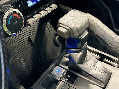Certified 2024 Toyota Tacoma SR5 AWD/4WD image 14