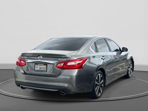 Used 2016 Nissan Altima 3.5 SR image 4