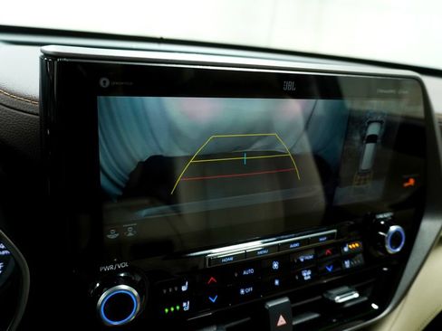 Used 2020 Toyota Highlander Limited AWD/4WD image 27