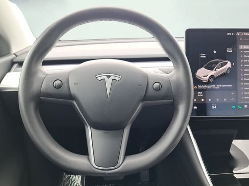 Used 2021 Tesla Model Y Long Range AWD/4WD image 18