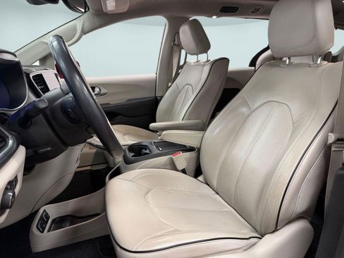 Used 2018 Chrysler Pacifica Limited w/ Advanced Safetytec Group image 5
