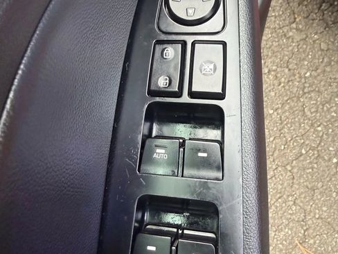 Used 2017 Hyundai Elantra Limited FWD image 13