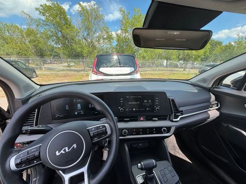 Used 2025 Kia Sportage LX FWD image 32