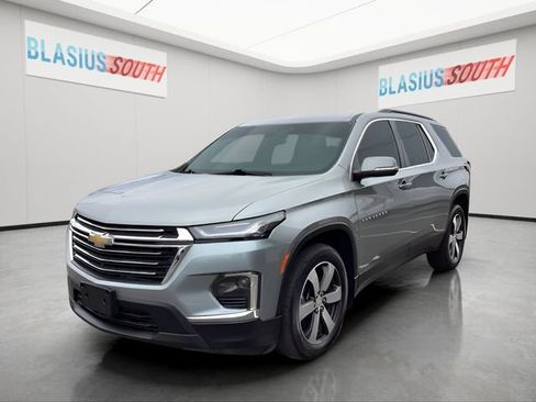 Used 2023 Chevrolet Traverse LT w/ LT Premium Package AWD/4WD image 7