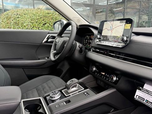 Used 2025 Mitsubishi Outlander SE image 30