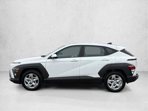 Certified 2025 Hyundai Kona SE FWD image 8