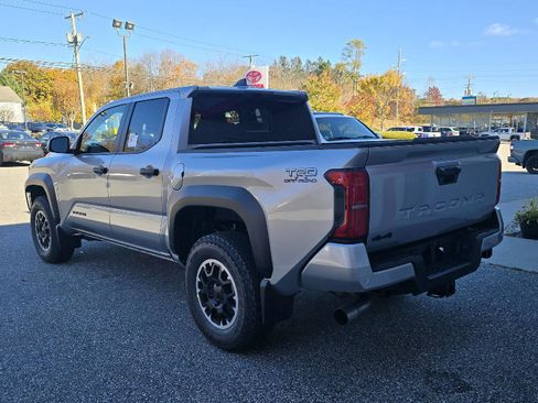 New 2025 Toyota Tacoma TRD Off-Road image 6