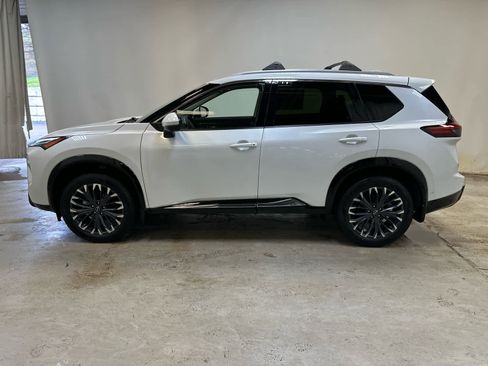 Certified 2025 Nissan Rogue Platinum image 9