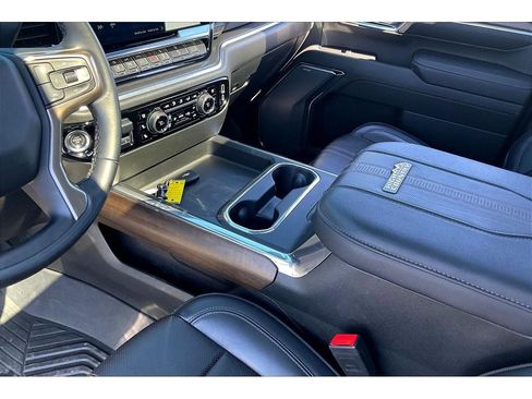 Used 2024 Chevrolet Silverado 3500 High Country w/ High Country Premium Package image 19