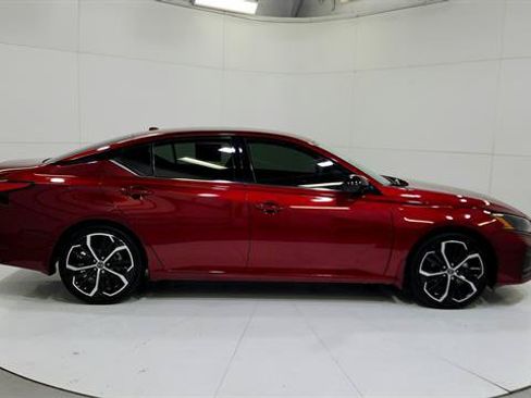 Certified 2023 Nissan Altima 2.5 SR FWD image 9