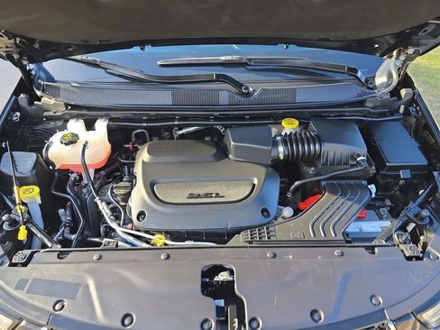 Used 2023 Chrysler Pacifica Touring-L FWD image 23