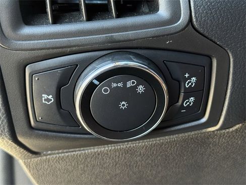 Used 2014 Ford Focus SE w/ SE Winter Package image 21