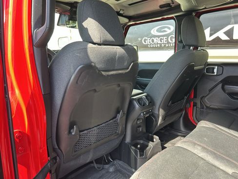 Used 2024 Jeep Wrangler Unlimited Rubicon w/ XTREMEE 35" Tire Package AWD/4WD image 12