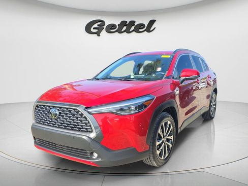 Used 2022 Toyota Corolla Cross XLE image 1