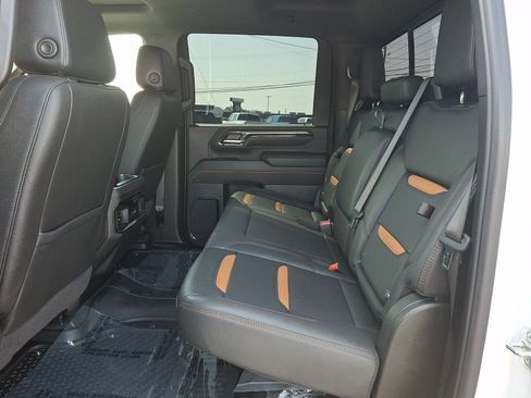 Used 2025 GMC Sierra 2500 AT4 w/ AT4 Premium Plus Package AWD/4WD image 10