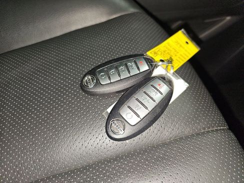 Used 2017 Nissan Murano Platinum w/ Platinum Technology Package image 18