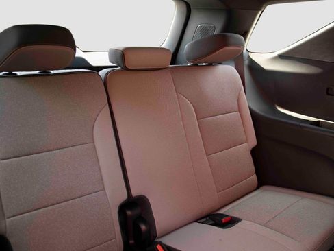 New 2025 Chevrolet Traverse LT image 24