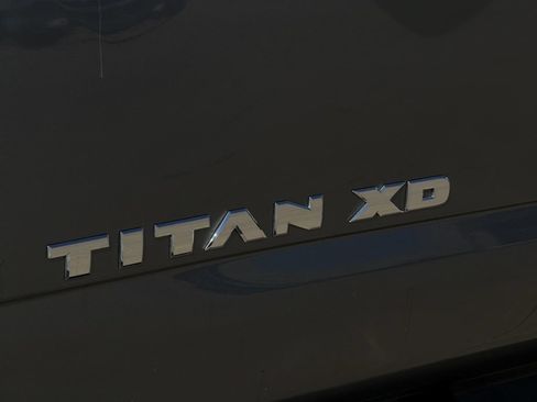 Used 2017 Nissan Titan SV AWD/4WD image 11