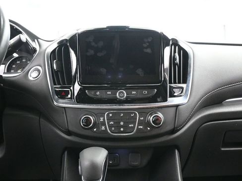 Used 2022 Chevrolet Traverse LT image 38