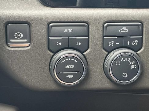 Used 2023 Chevrolet Silverado 1500 LT w/ Convenience Package II AWD/4WD image 28