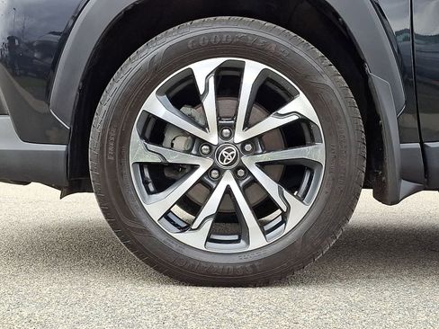 Used 2022 Toyota Corolla Cross XLE w/ Convenience Package image 11