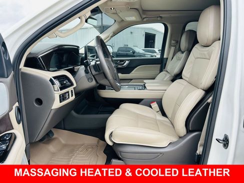 Used 2023 Lincoln Navigator Reserve AWD/4WD image 3