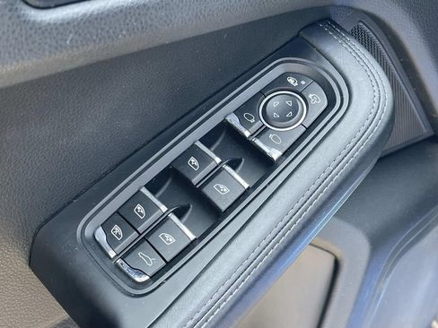 Used 2020 Porsche Macan AWD/4WD image 24