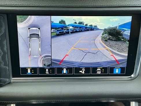 Used 2021 GMC Yukon Denali w/ Advanced Technology Package AWD/4WD image 16