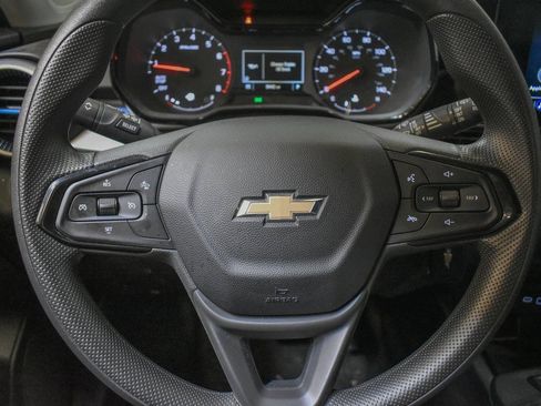 Used 2024 Chevrolet Trax LS w/ LS Convenience Package image 12