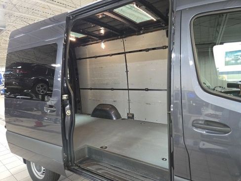 Used 2022 Mercedes-Benz Sprinter 2500 image 7