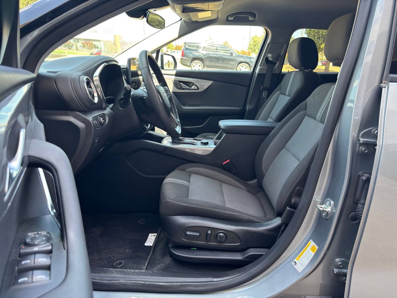 Used 2025 Chevrolet Blazer LT FWD image 28