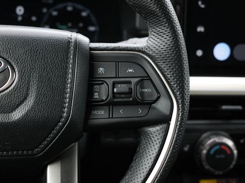 Used 2024 Toyota Tacoma TRD Off-Road image 19