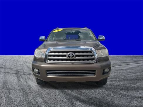 Used 2017 Toyota Sequoia Limited w/ Safety & Convenience Package RWD image 9