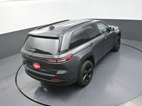 Used 2025 Jeep Grand Cherokee Limited w/ Black Appearance Package AWD/4WD image 30