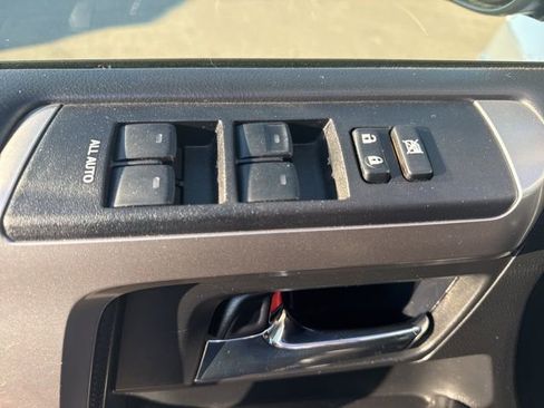 Used 2017 Toyota 4Runner SR5 Premium image 18