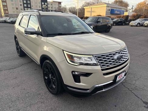 Used 2018 Ford Explorer Platinum image 4
