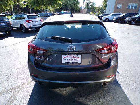 Used 2018 MAZDA MAZDA3 Touring FWD image 4