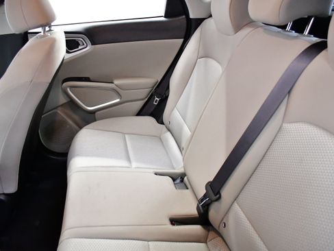 Used 2025 Kia Soul LX w/ LX Technology Package image 11