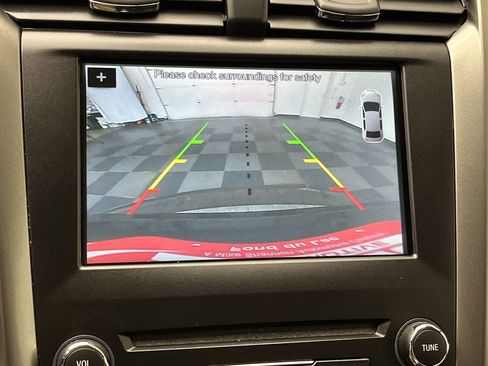 Used 2017 Ford Fusion SE w/ Equipment Group 201A FWD image 6