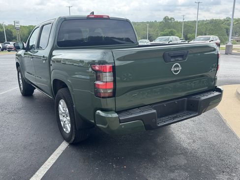 Used 2022 Nissan Frontier SV w/ Technology Package RWD image 3