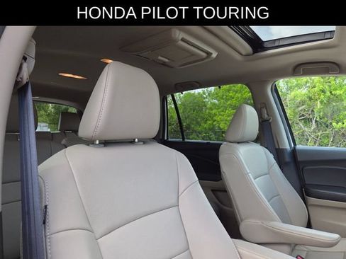 Used 2018 Honda Pilot Touring image 11