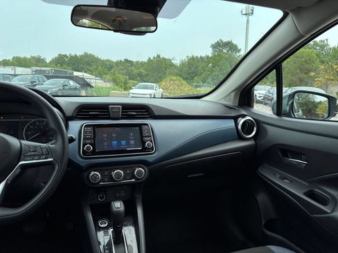 Used 2025 Nissan Versa SV FWD image 33