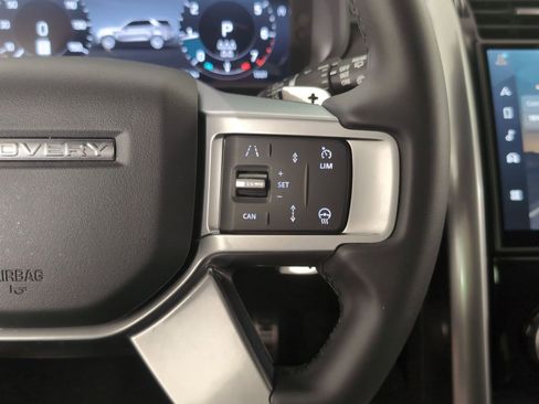 Certified 2025 Land Rover Discovery Dynamic SE image 15