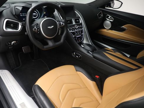 Used 2019 Aston Martin DBS Superleggera RWD image 13