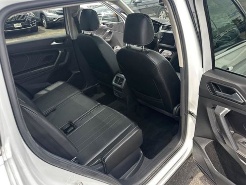 Used 2022 Volkswagen Tiguan SE AWD/4WD image 12