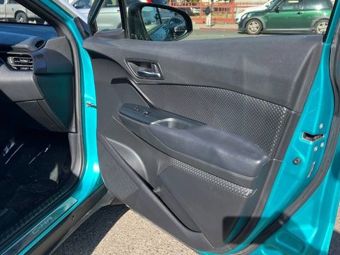 Used 2018 Toyota C-HR XLE FWD image 25