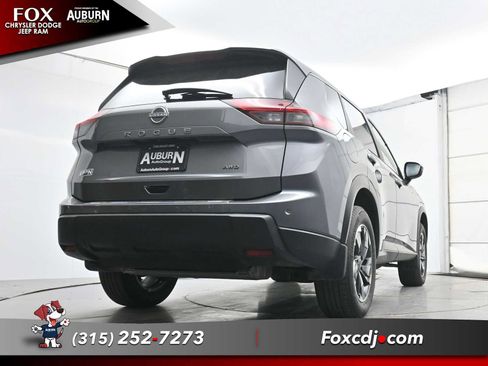 Used 2025 Nissan Rogue SV AWD/4WD image 24