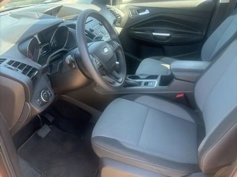 Used 2017 Ford Escape SE image 3