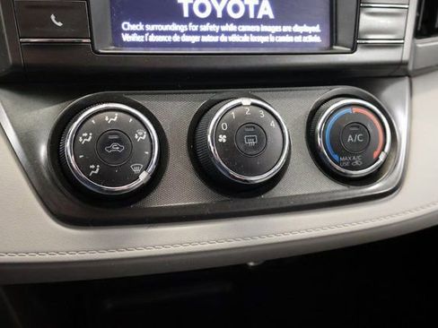 Used 2014 Toyota RAV4 LE image 18